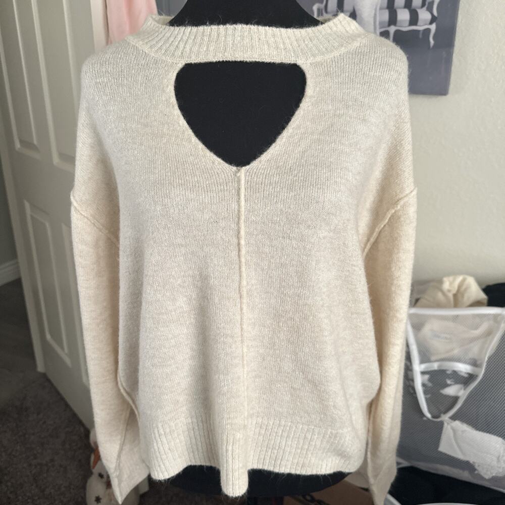 Billabong Women’s Sweater Cream Size Medium Collar Neckline